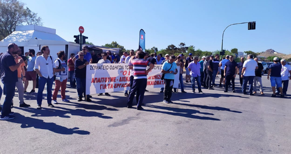 Κρήτη: Με απεργία «υποδέχτηκαν» τους τουρίστες οι οδηγοί τουριστικών λεωφορείων