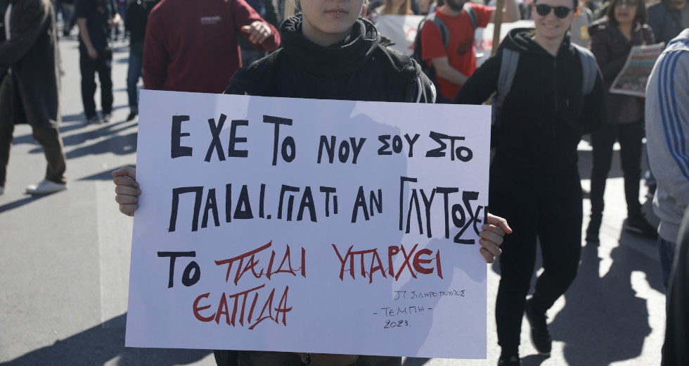 Έκρηξη θυμού σε όλη τη χώρα – Χιλιάδες στους δρόμους ζητούν απόδοση δικαιοσύνης