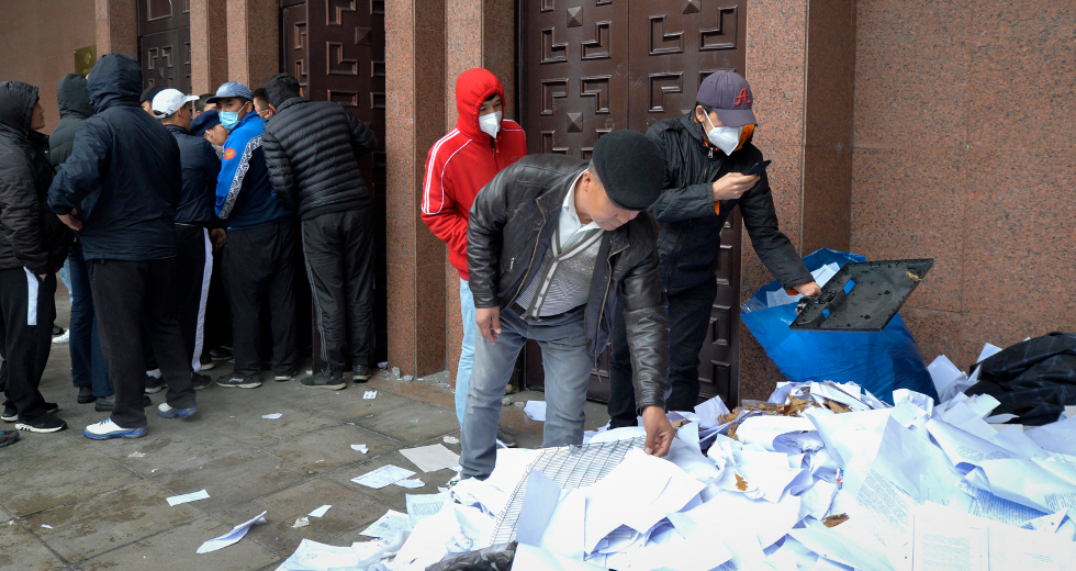 Κιργιστάν: Άκυρο το αποτέλεσμα των εκλογών μετά τις αιματηρές διαμαρτυρίες