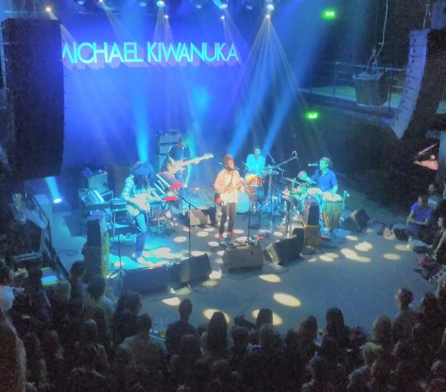 Ένας πολύ cool Michael Kiwanuka, δύο συναυλίες με ψυχή