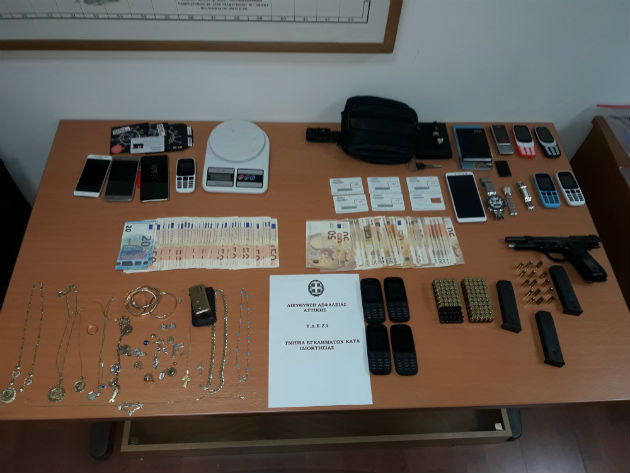 Εξαρθρώθηκε σπείρα για ληστείες και κλοπές