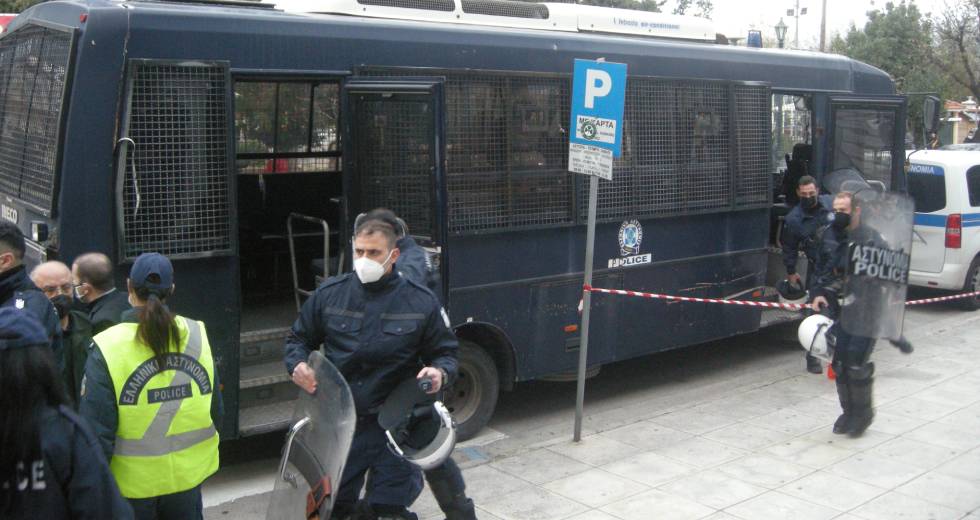 Ηχηρή διαμαρτυρία στη Χίο κατά της υπερδομής-φυλακής για πρόσφυγες
