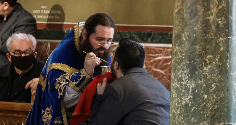 Θεοφάνεια με κόσμο, «απαγορευμένους» αγιασμούς και πρόστιμα