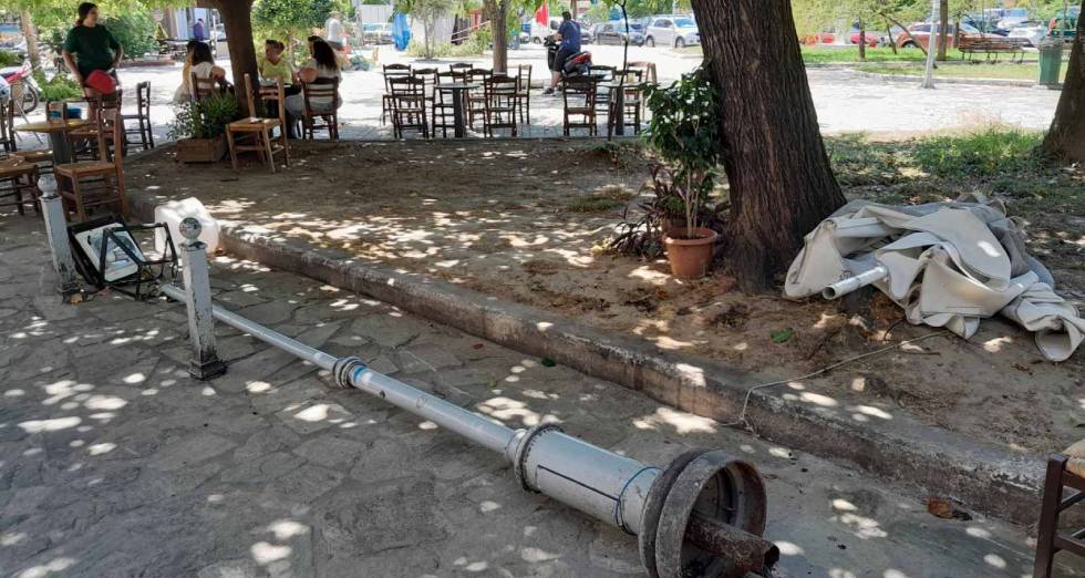 Ζημιές και αναστάτωση από ανεμοστρόβιλο στο κέντρο της Καλαμάτας