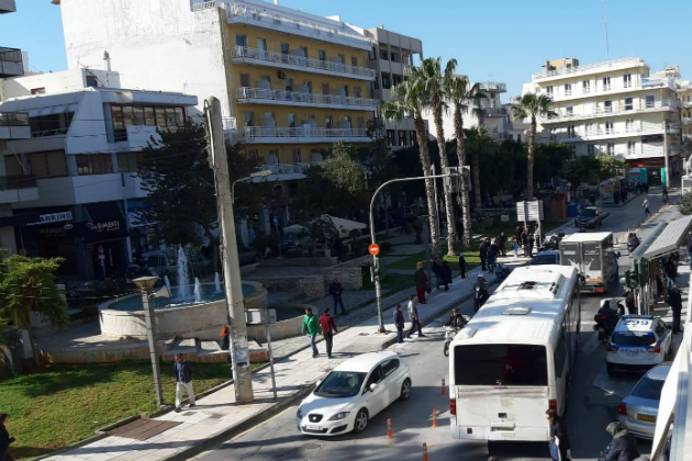Ηράκλειο: Παραδόθηκε ο άντρας που απειλούσε να αυτοπυρποληθεί