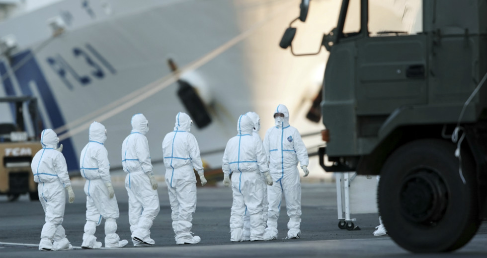 Ο κορονοϊός αναστατώνει τη Βρετανία — κρουαζιερόπλοια σε καραντίνα