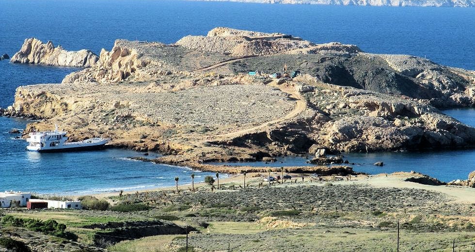 Τα επιχειρηματικά συμφέροντα πολιορκούν τις παραλίες της Ιου