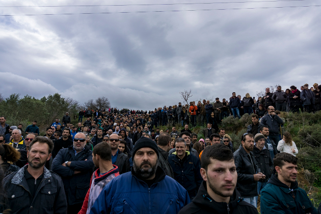 Επεισόδια στην Κω και συγκρούσεις κατοίκων με τα ΜΑΤ [εικόνες & βίντεο]