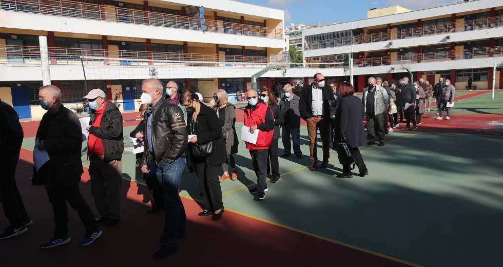 Μεγάλη συμμετοχή στις εκλογές του ΚΙΝ.ΑΛΛ., πιθανόν να δοθεί παράταση