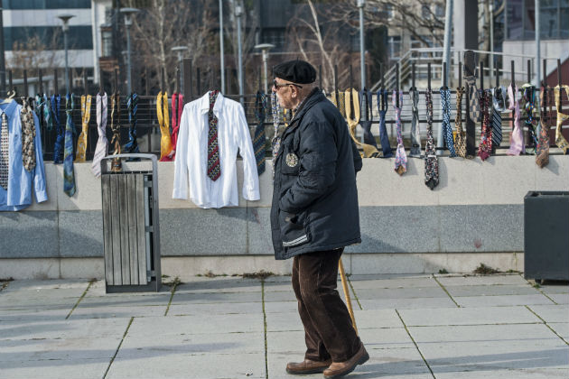 300 γραβάτες για τον πρωθυπουργό χωρίς πουκάμισο