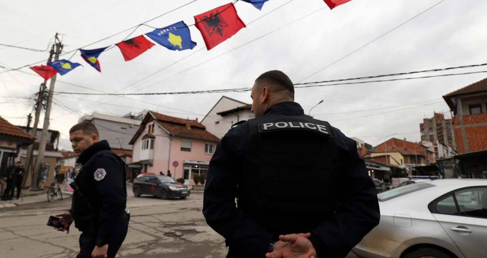 Παραμένουν τα οδοφράγματα στο Κόσοβο – Ανεβαίνει το θερμόμετρο