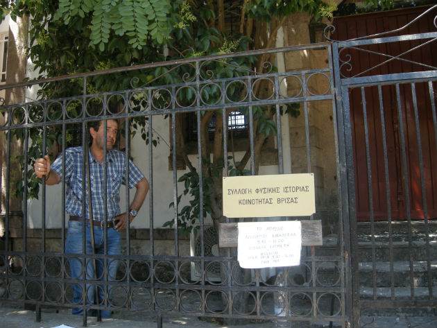 Τα δύο σκυλιά που έμειναν στη Βρίσα