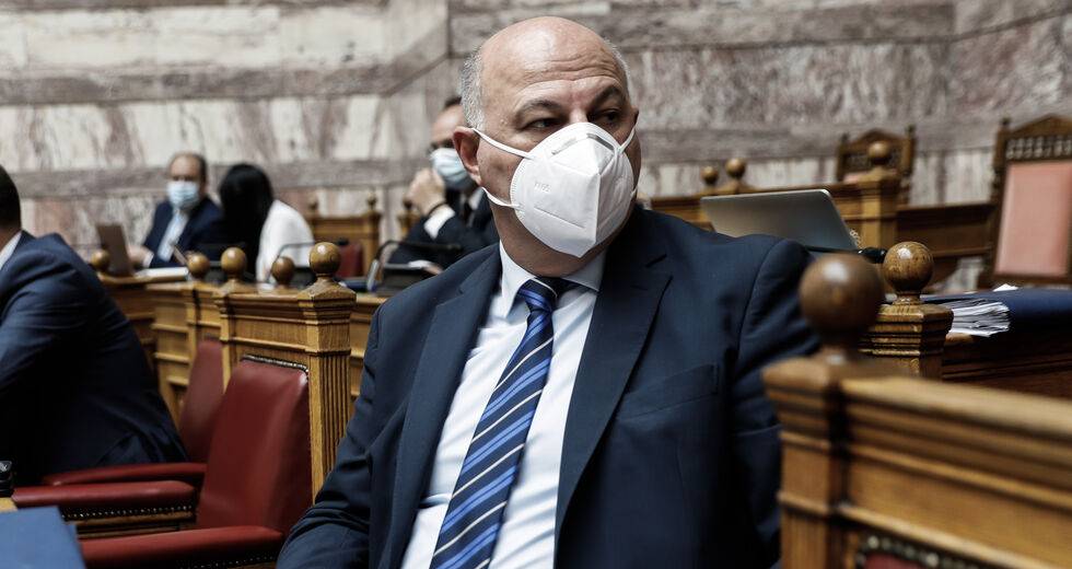 Δεν είδε και δεν άκουσε προτάσεις!