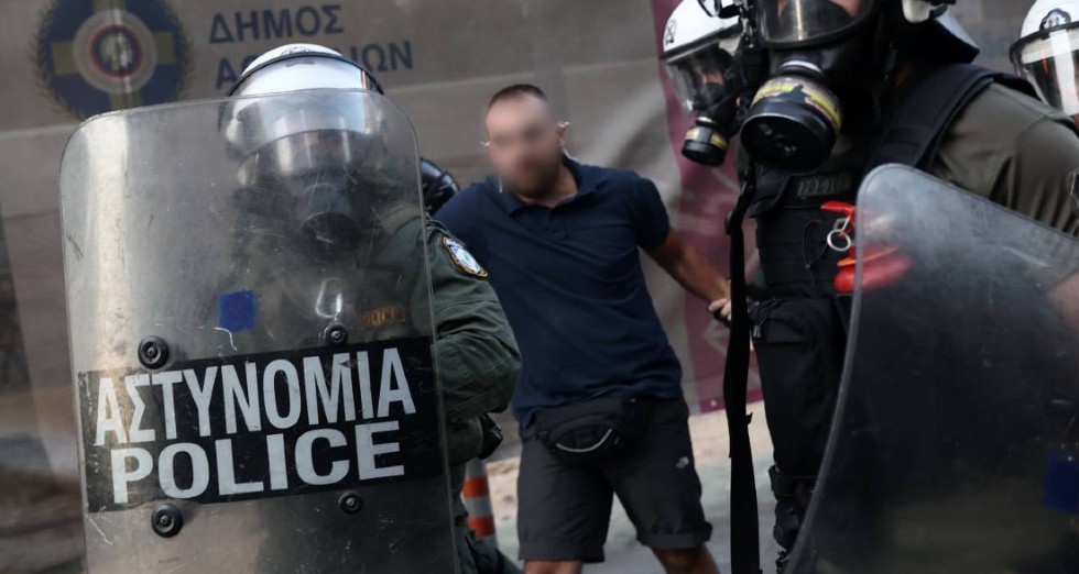 «Οι μπάτσοι ξεσπάθωσαν πάνω στο σώμα μου ακόμα κι όταν ήμουν ανήμπορος να αντιδράσω»