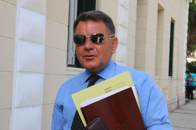 Ο επίδοξος καναλάρχης και οι εντιμότατοι φίλοι του