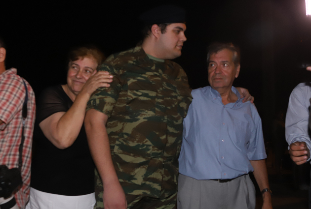 Επαναπατρίστηκαν οι δύο Έλληνες στρατιωτικοί