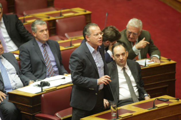 Προαπαιτούμενα με πλειοδοσία «πατριωτισμού»