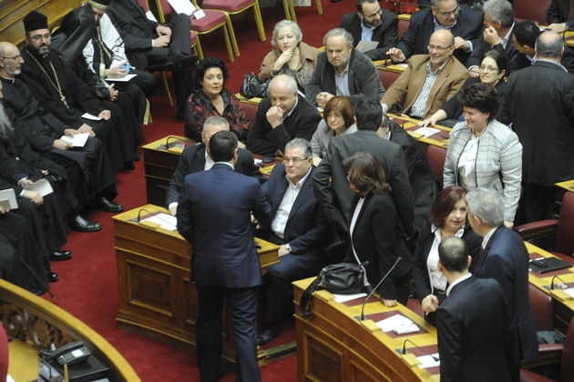 Τέρμα οι αυταπάτες, με ή χωρίς γραβάτες
