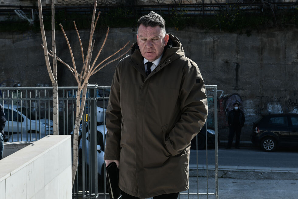 Κρεσέντο χυδαιότητας από την υπεράσπιση Λιγνάδη