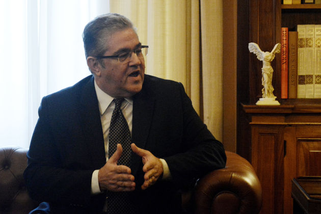 Η αντιπολίτευση «χρυσώνει» τον εκβιασμό