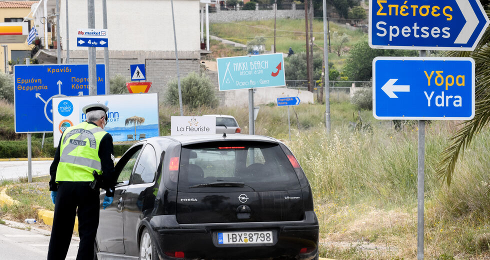 Επικοινωνιακά παιχνίδια με τις δομές προσφύγων