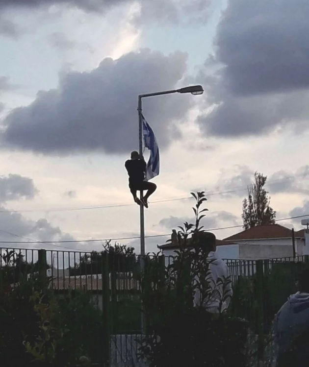 Της πατρίδας μου η σημαία…