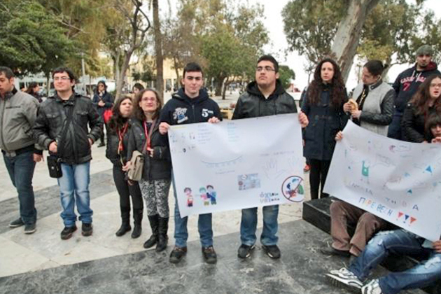 Η χώρα θρηνεί τον πρώτο νεκρό λόγω bullying