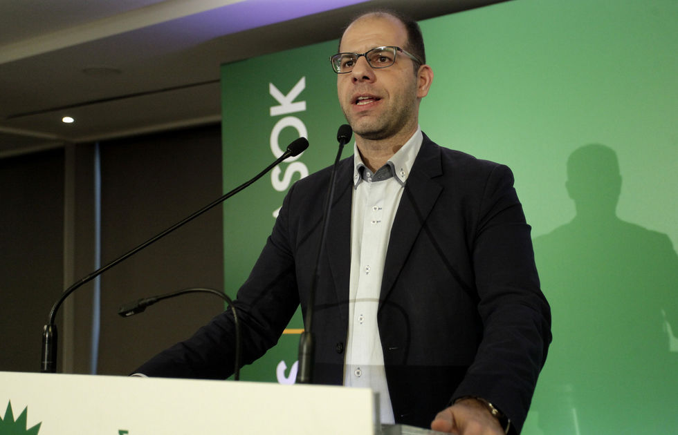ΠΑΣΟΚ: ένα συνέδριο, δύο απόψεις