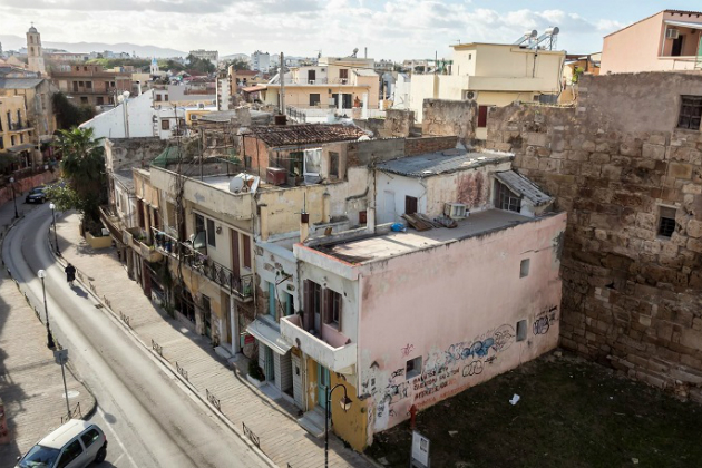 Χανιά: Κατεδαφίζουν ερειπωμένα κτίρια για την ανάδειξη του Τείχους