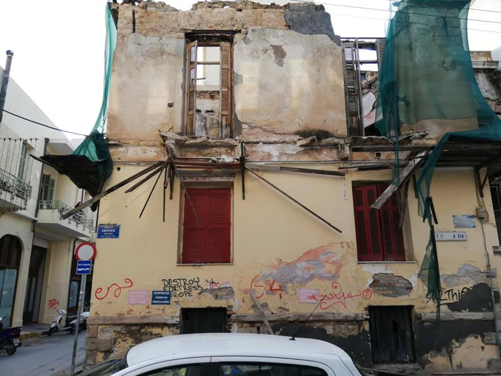 Κατέρρευσε τμήμα παλιού κτιρίου στο κέντρο του Ηρακλείου