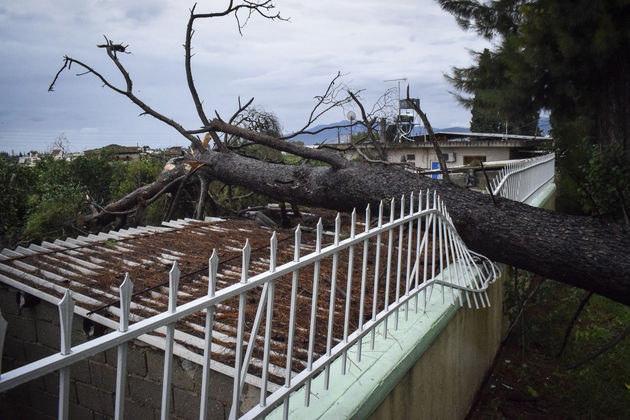 Σαρωτικό το πέρασμα του κυκλώνα σε όλη τη χώρα