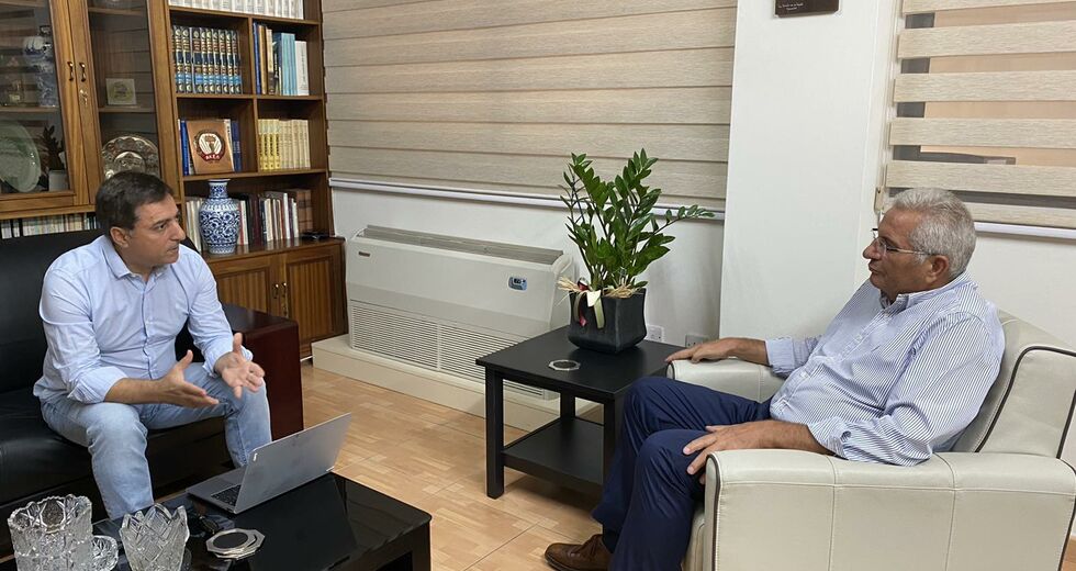 «Να αναστρέψουμε το κλίμα, να δείξουμε αποφασιστικότητα για την επίλυση»
