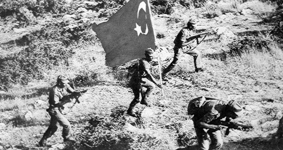 Η εξέγερση του Πολυτεχνείου και οι δύο χούντες