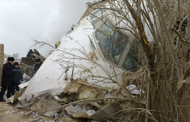 Δεκάδες νεκροί από συντριβή Boeing σε κατοικημένη περιοχή