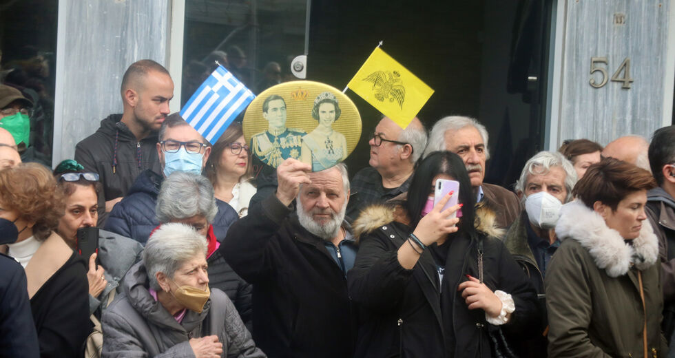 Κιτς, γκλαμουριά και παραχάραξη της Ιστορίας