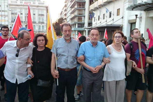 Διαδηλώνοντας για το ΟΧΙ