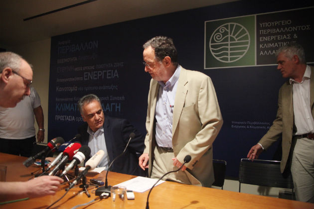 Με αιχμές οι τελετές παράδοσης – παραλαβής