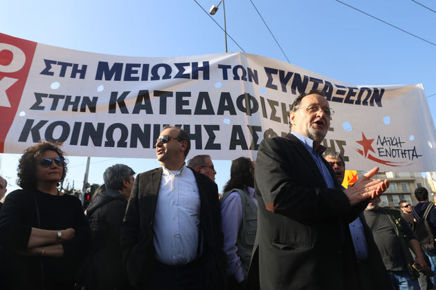 Τέσσερις μέσα 15 κλούβες έξω!