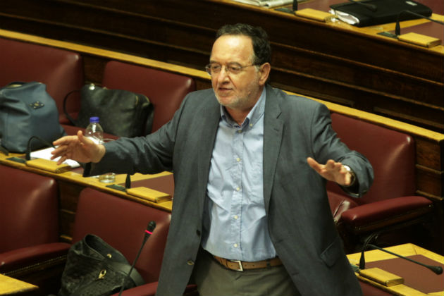 Ποιος θα αναλάβει την πολιτική ευθύνη του διαζυγίου;