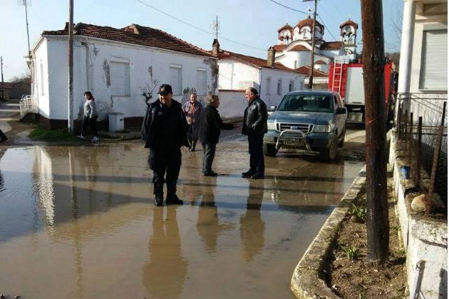 Σε συναγερμό ο Έβρος, εκκενώθηκαν χωριά