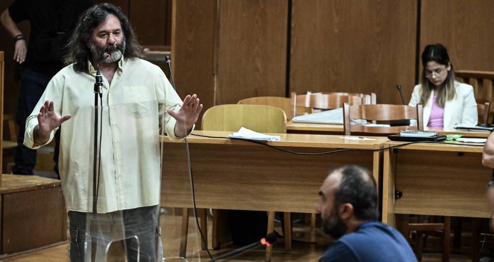 Τη… Δημοκρατία και τα… ανθρώπινα δικαιώματα θυμήθηκε ο Κασιδιάρης στη δίκη της ΧΑ