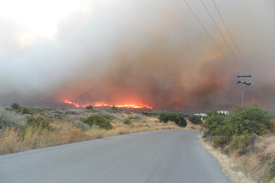 Καταστροφικές φωτιές σε πολλές περιοχές της χώρας