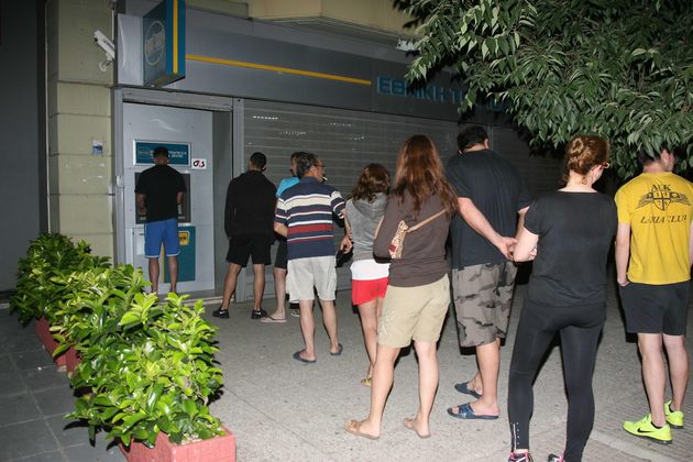 Της… αναλήψεως (από ΑΤΜ και ράφια) σε ολόκληρη την Ελλάδα