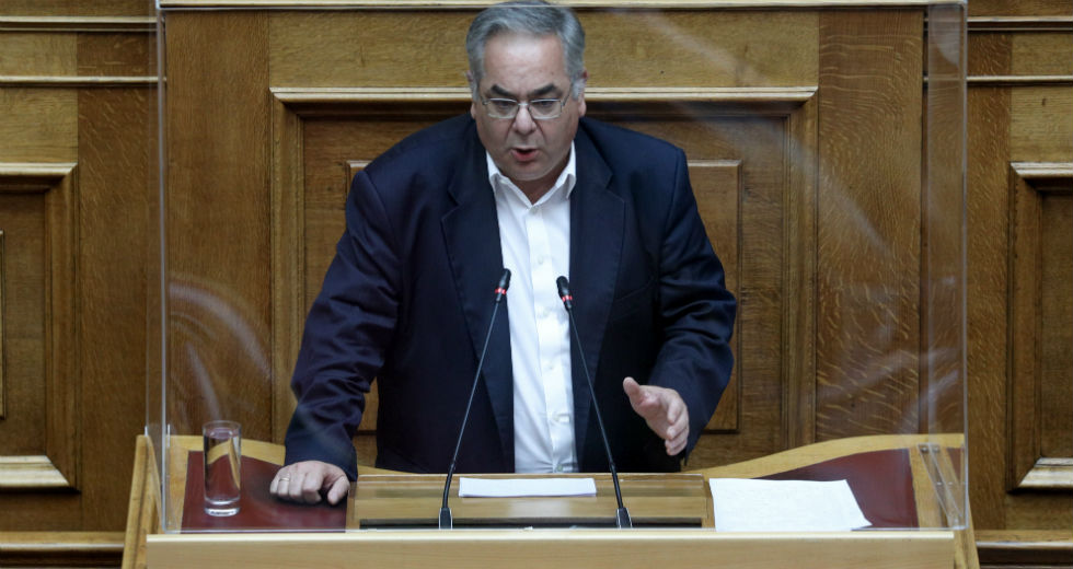 Απειλή Πλεύρη για μαζικές απολύσεις ανεμβολίαστων υγειονομικών