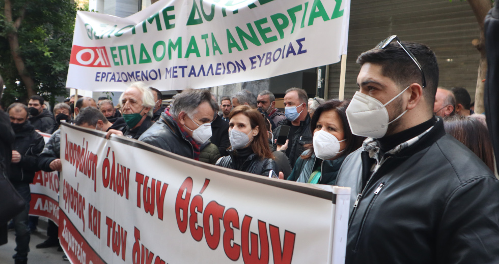 «Με αίμα και ιδρώτα δένουμε τ’ ατσάλι» φώναξαν μαχητικά οι εργαζόμενοι της ΛΑΡΚΟ