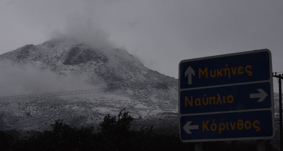 Το χιόνι ομόρφυνε τη φύση στην Πελοπόννησο