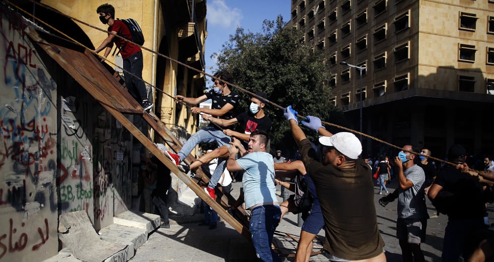 Ημέρα οργής στον Λίβανο με τον πρωθυπουργό να δρομολογεί πρόωρες εκλογές