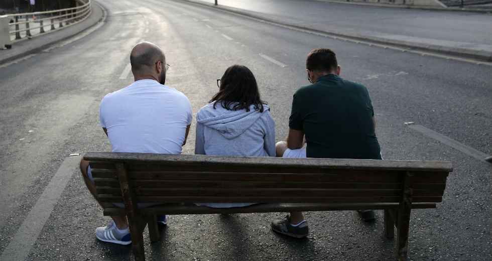 Οι διαδηλωτές στον Λίβανο γίνονται δημιουργικοί καθώς κλείνουν τους δρόμους