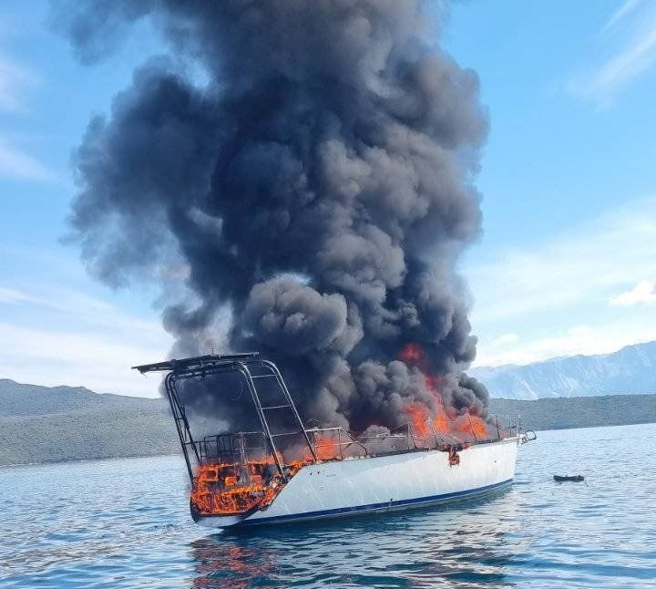 Παρανάλωμα θαλαμηγός στη Λευκάδα