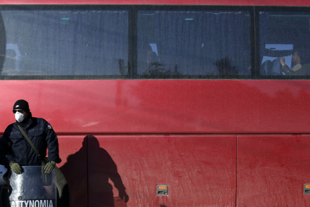 Σταδιακή εκκένωση της Ειδομένης, ένταση στη Βέροια